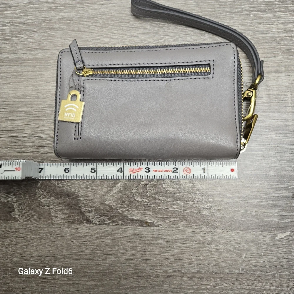FOSSIL RFID Leather Zip Wallet Wristlet‎ Gray Pebbled Gold Hardware Organizer